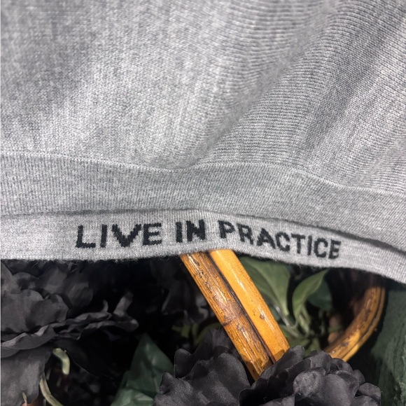 Lululemon Athletica Gray Crewneck Sweater Soft Knit Casual - Picture 4 of 4